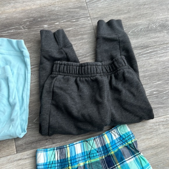 Lot of 9 boys pants pull on jeans, shorts, joggers size 24m | 2T - Picture 5 of 15